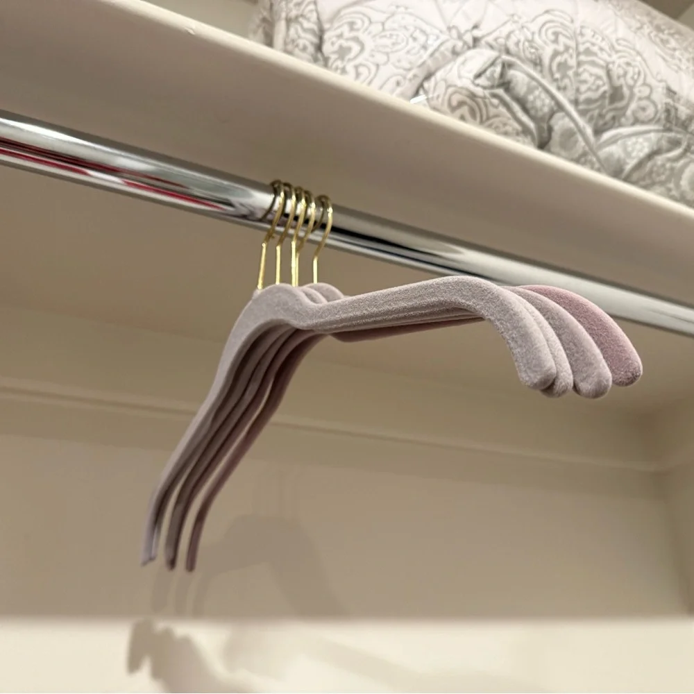 Set of 5 Velvet Hangers in Gray with Gold Metal Hooks.
